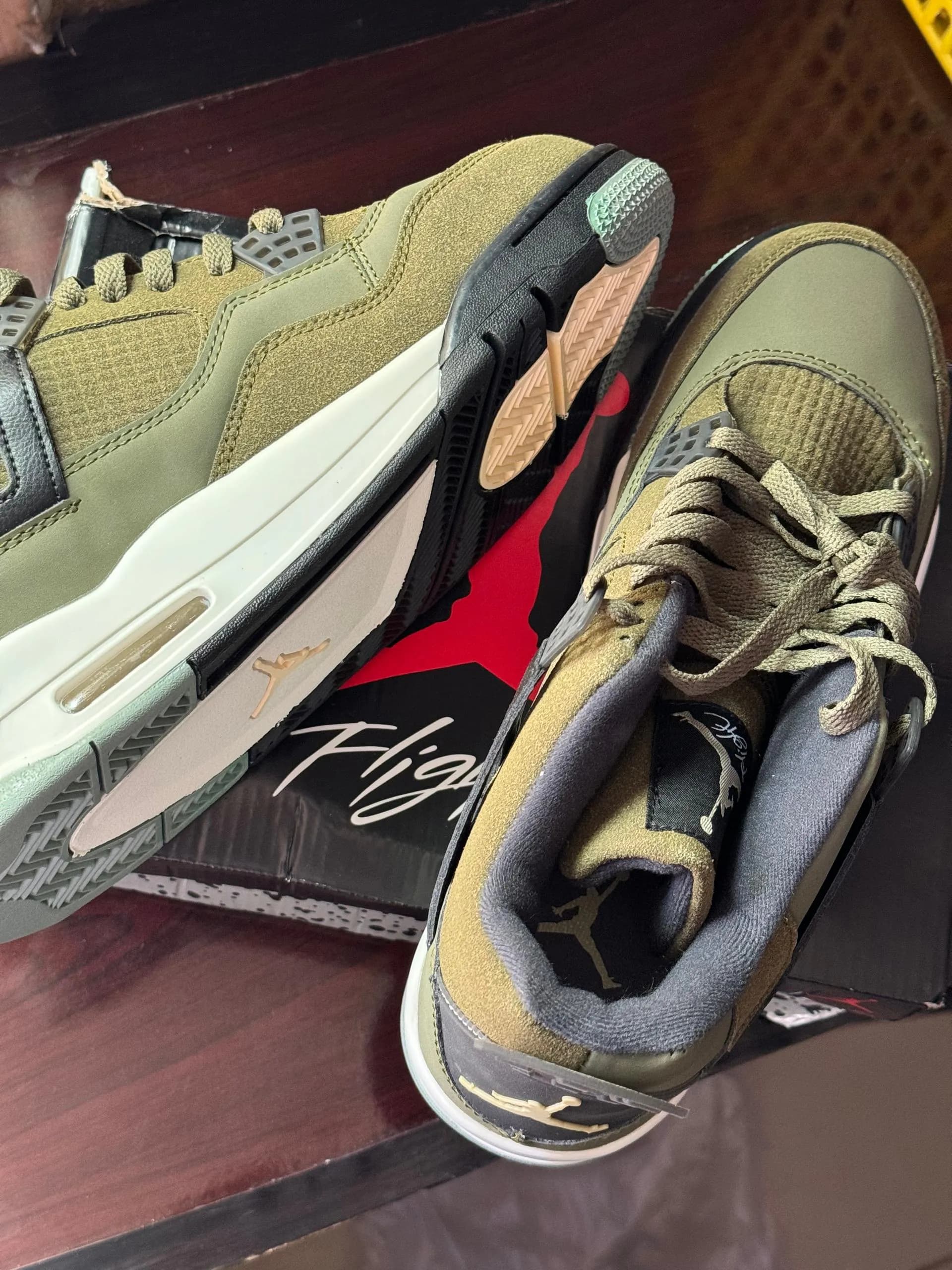 Air Jordan 4 Retro SE Craft