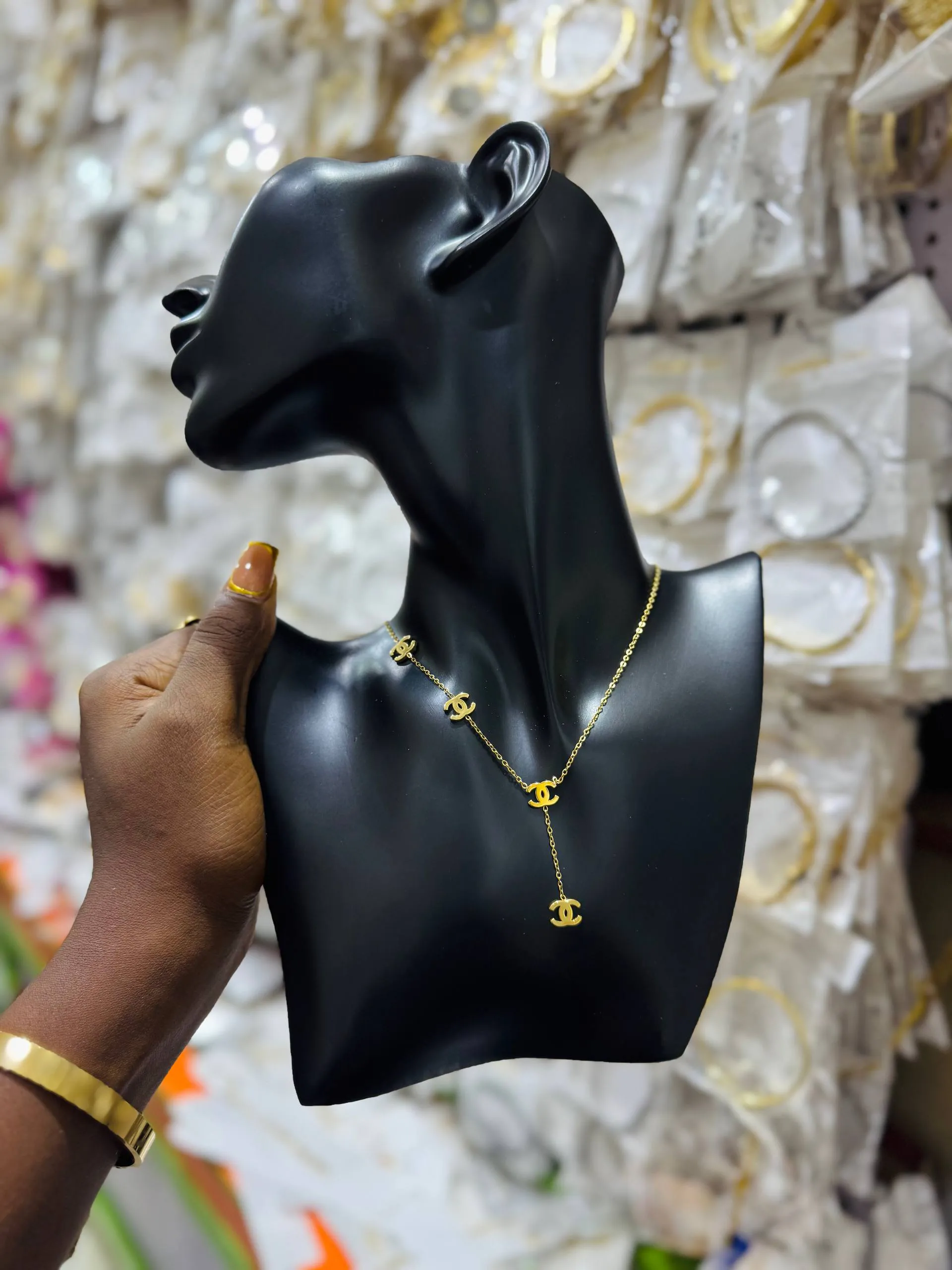 Dropping Necklace
