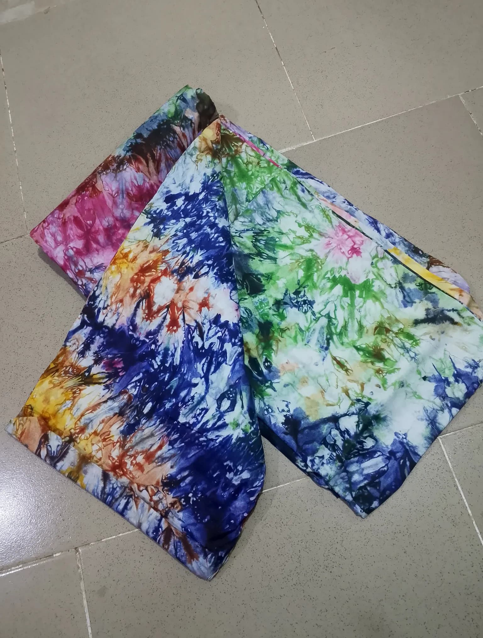 Multicolor tye and dye in cotton
