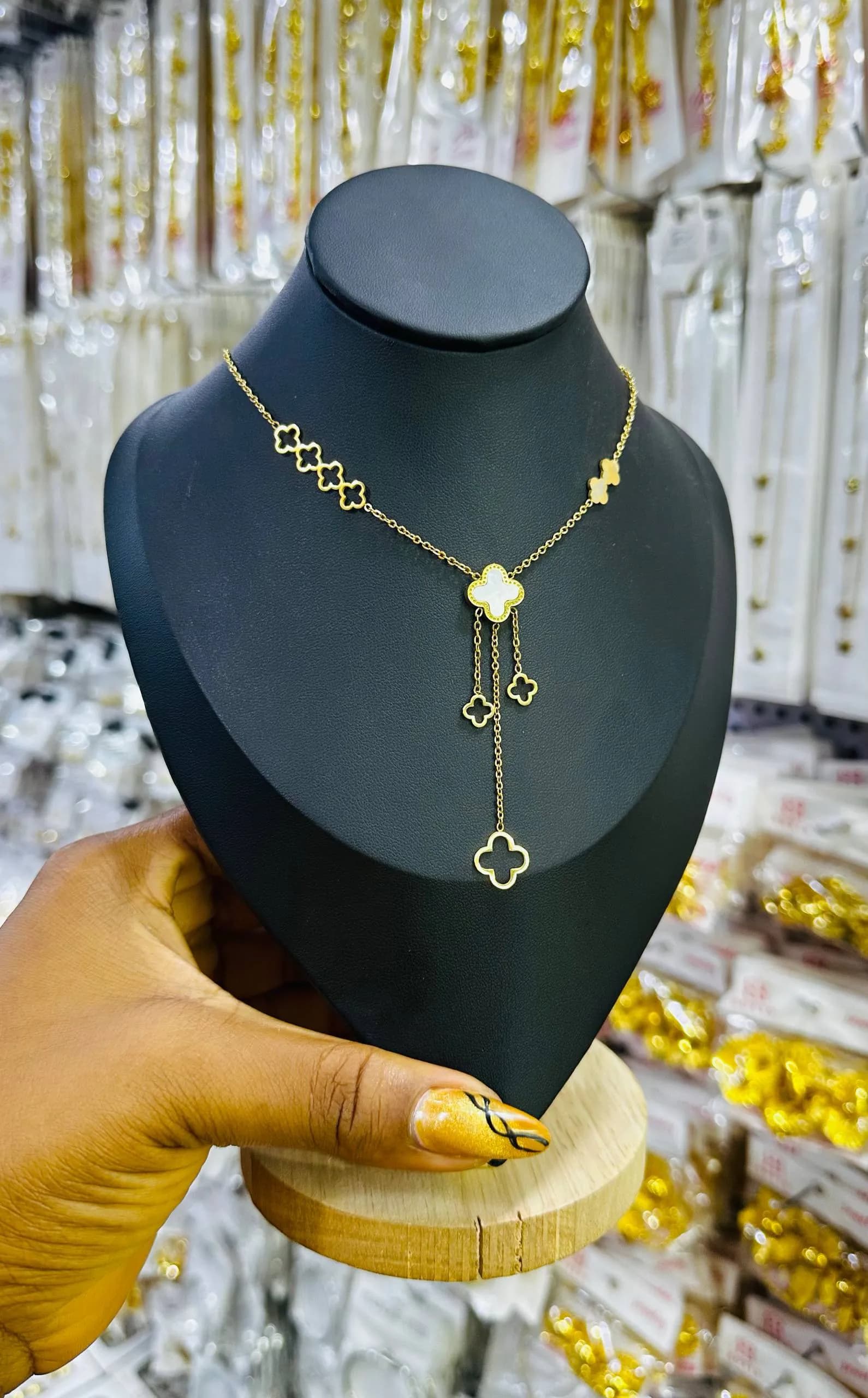 Dropping Necklace
