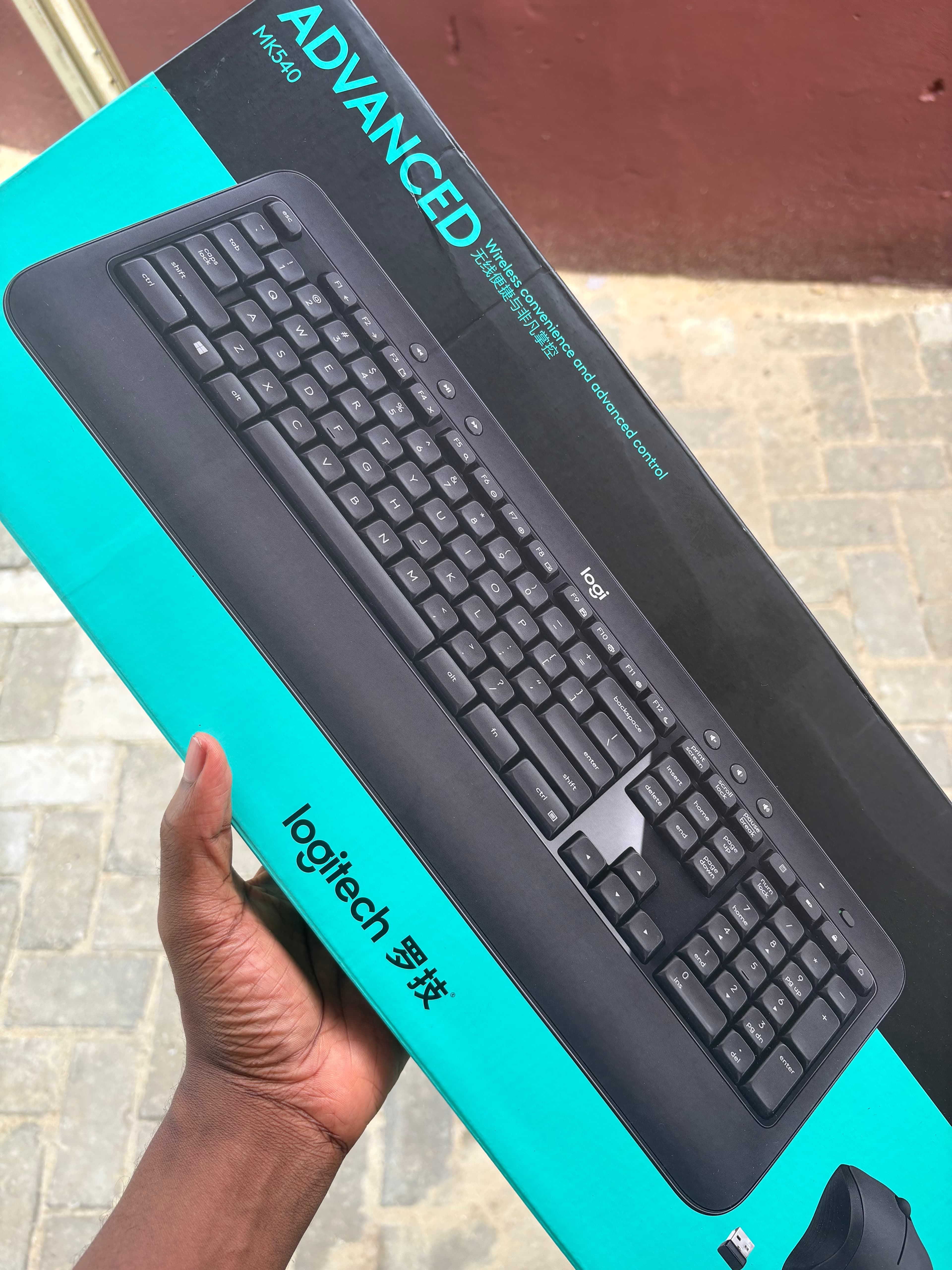 Logitech MK540 Advanced Wireless Keyboard and Mouse Combo