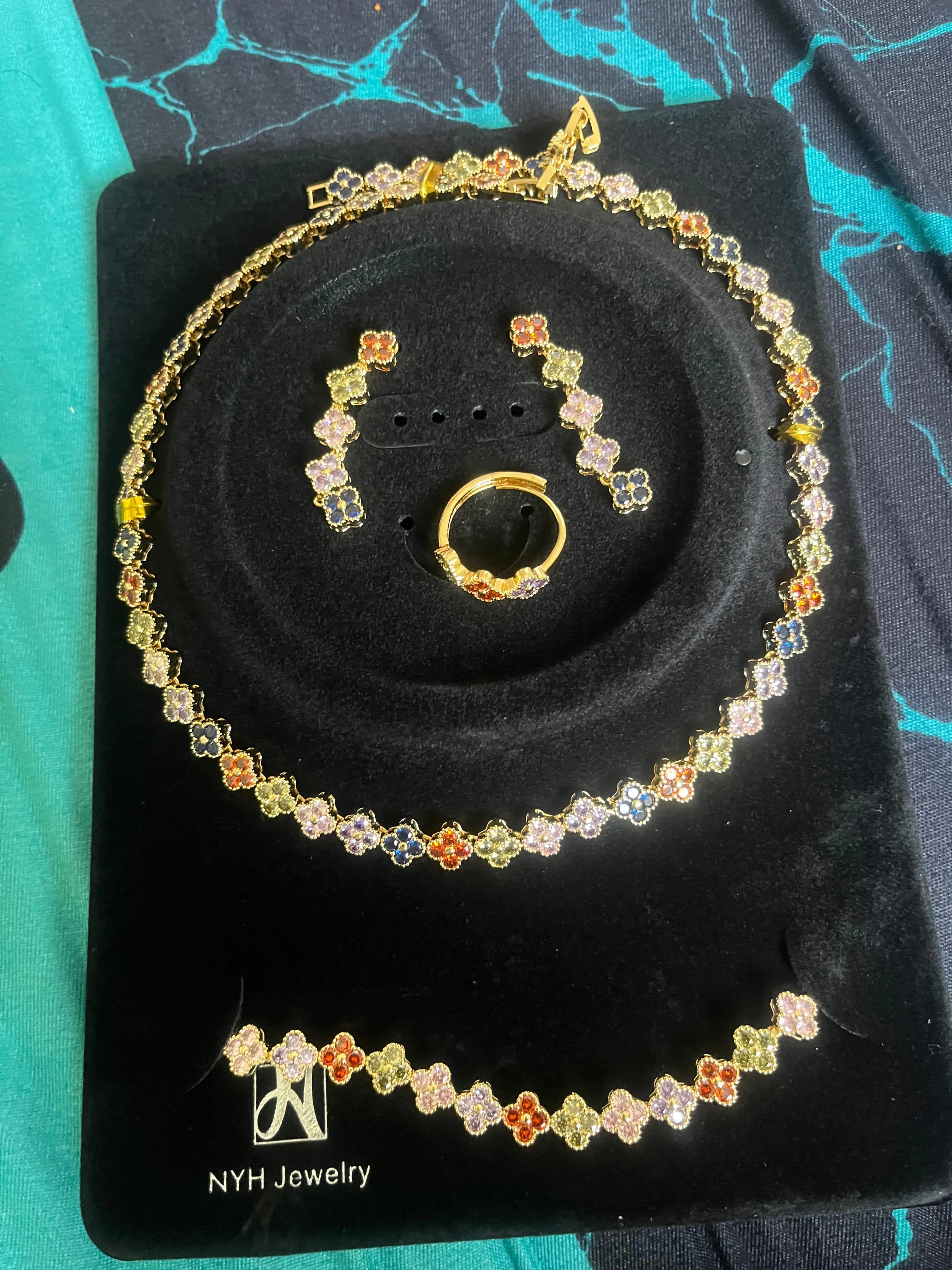 Cute non tarnish set 