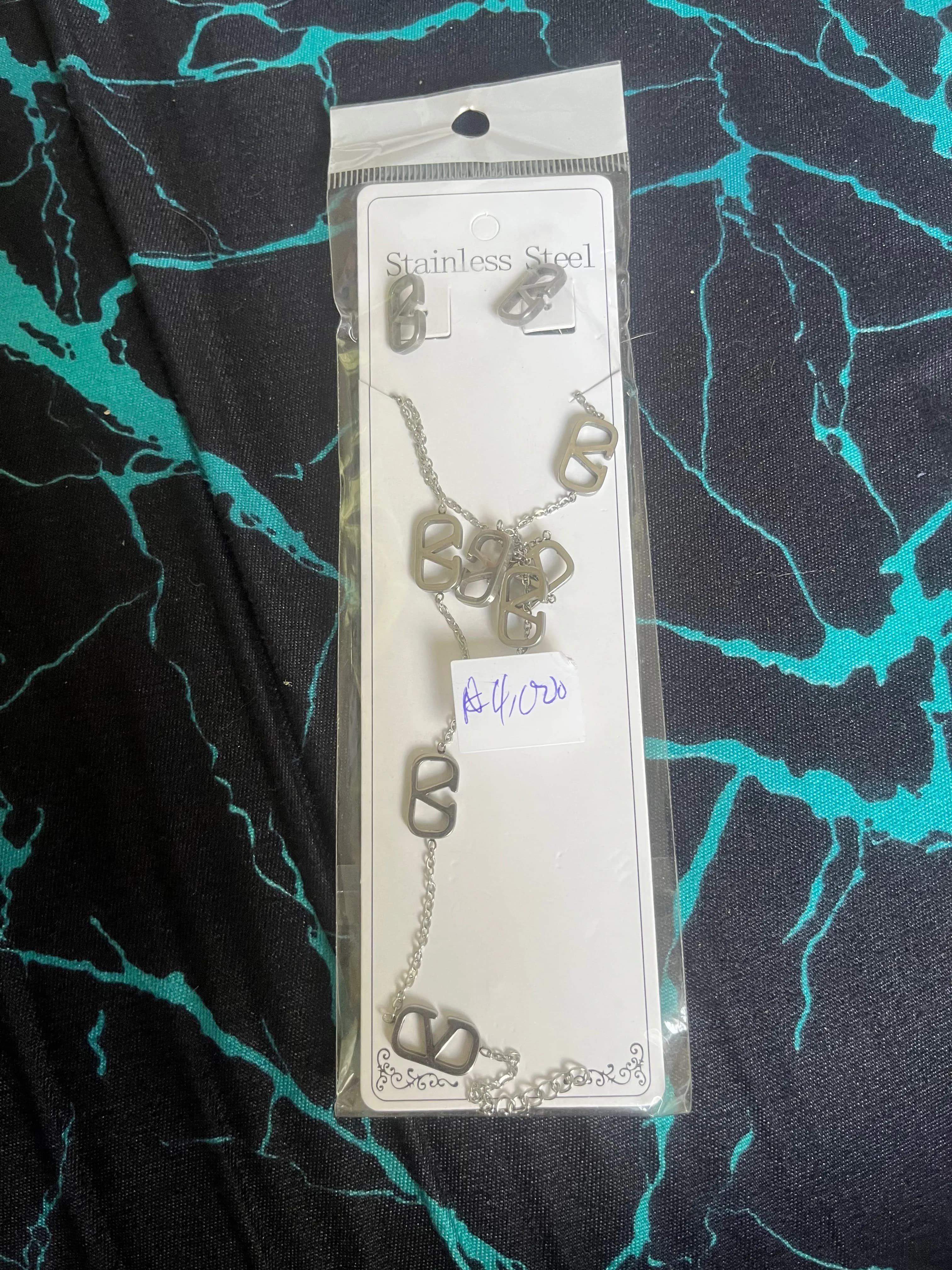 Cute non tarnish necklace set