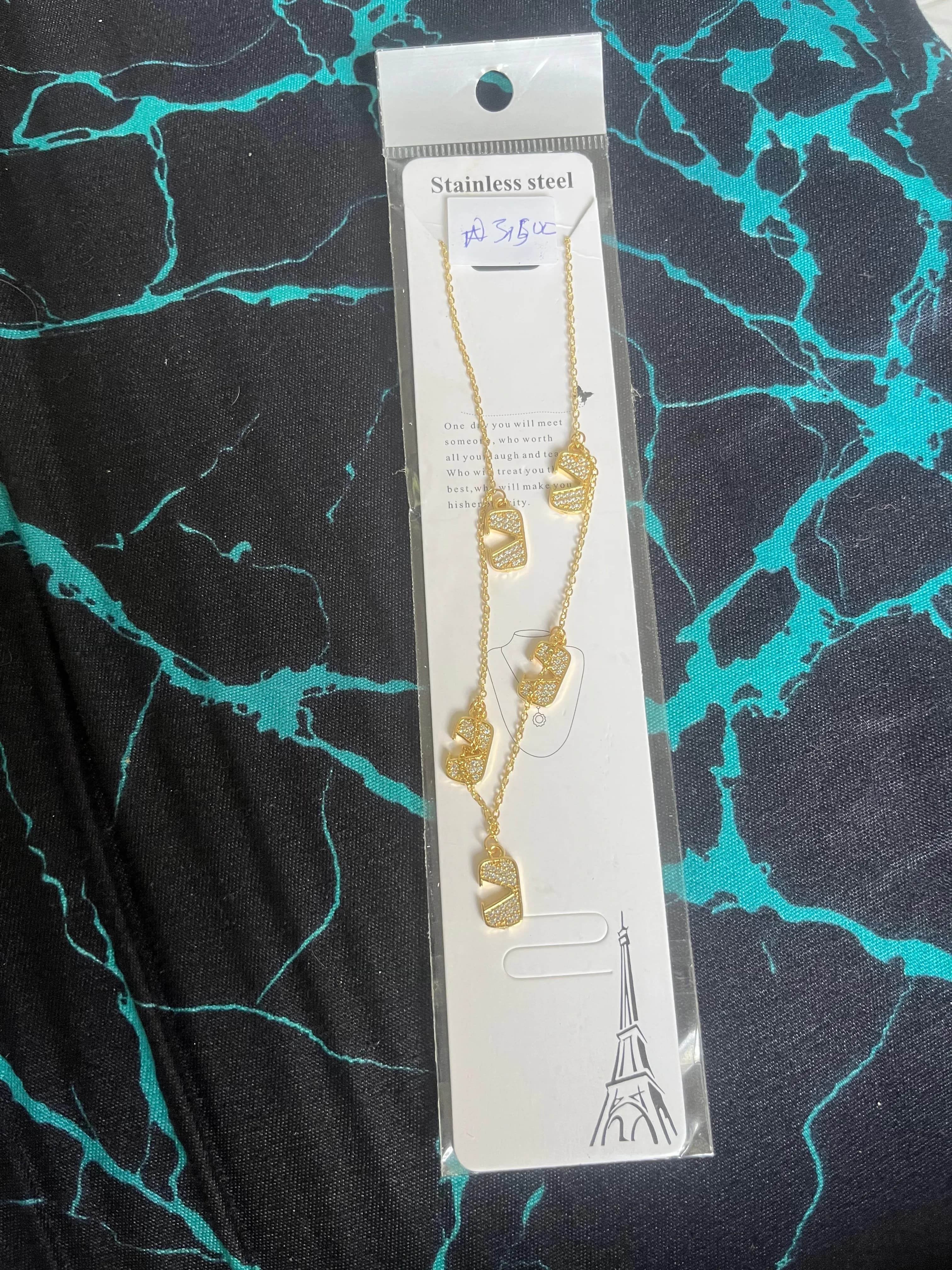 Cute non tarnish necklace 