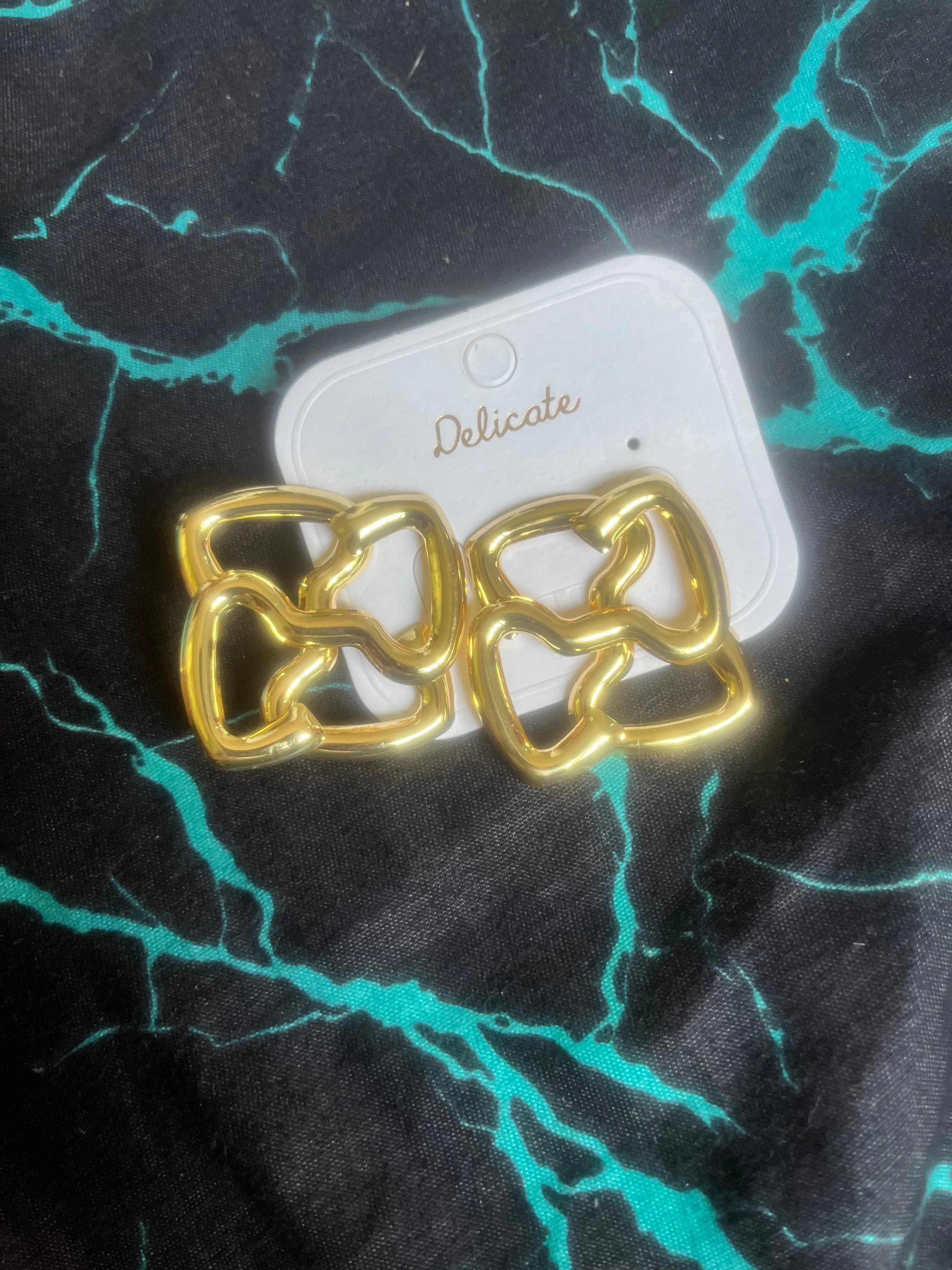 Cute non tarnish earrings 
