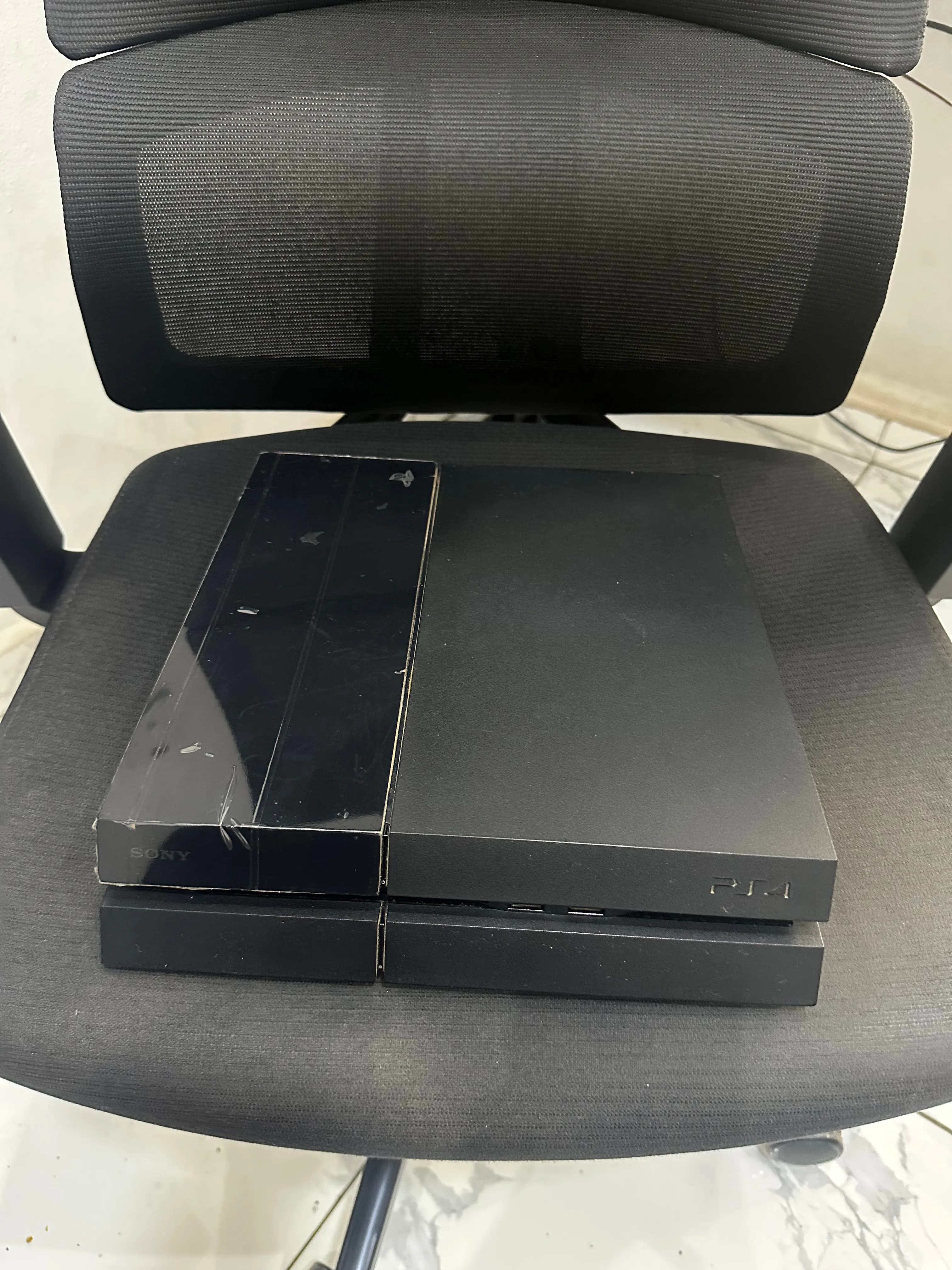 PS4 Console Bundle with 3 Controllers, FIFA 22 & Mortal Kombat 11 for sale in Mushin, Lagos