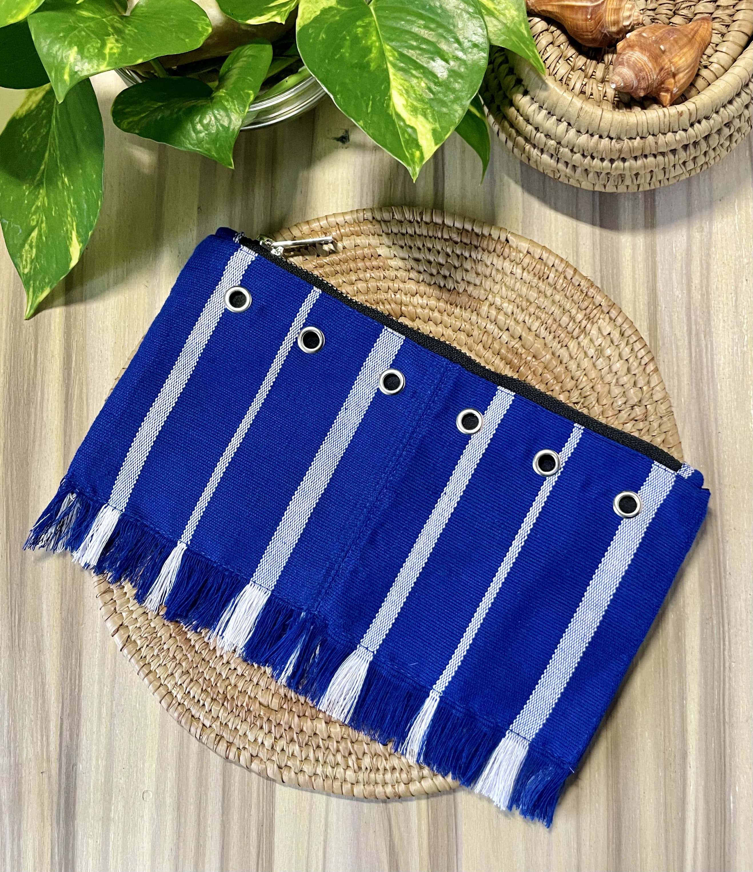 Asoke Fringe Clutch 002