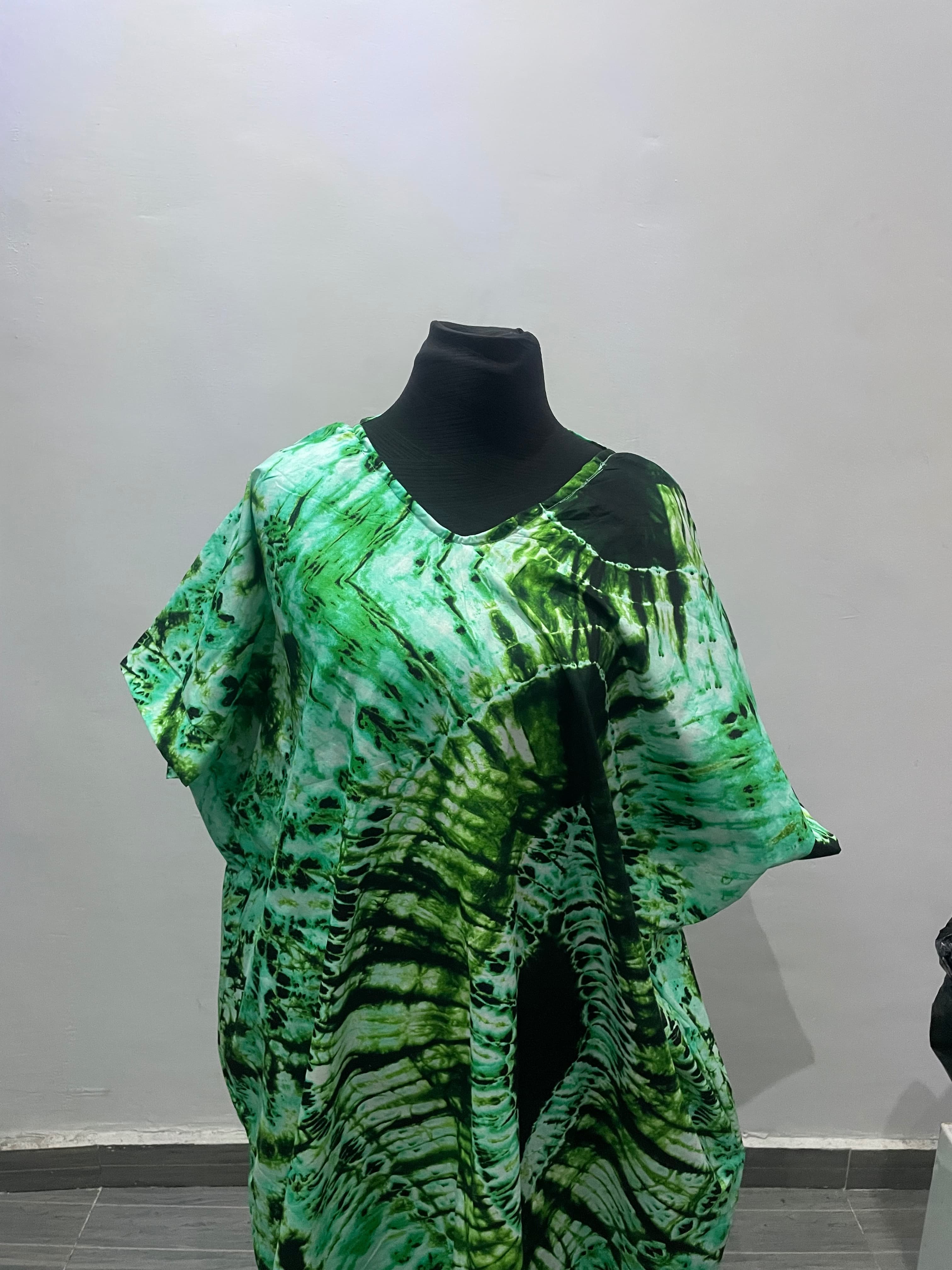 GREEN GOWN WITH BOW AT THE BACK for sale in Kosofe, Lagos
