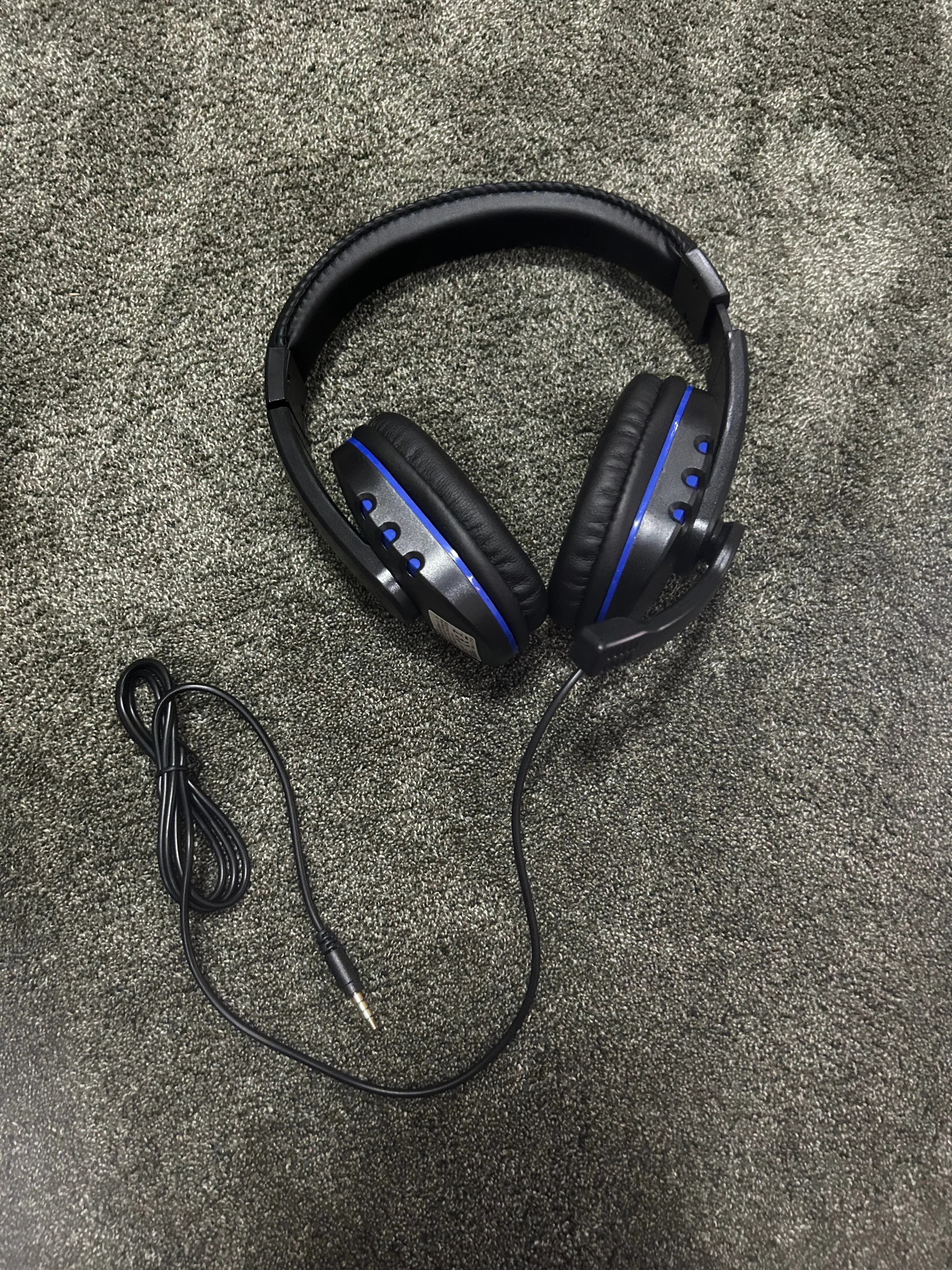 Wired Headphones with Microphone