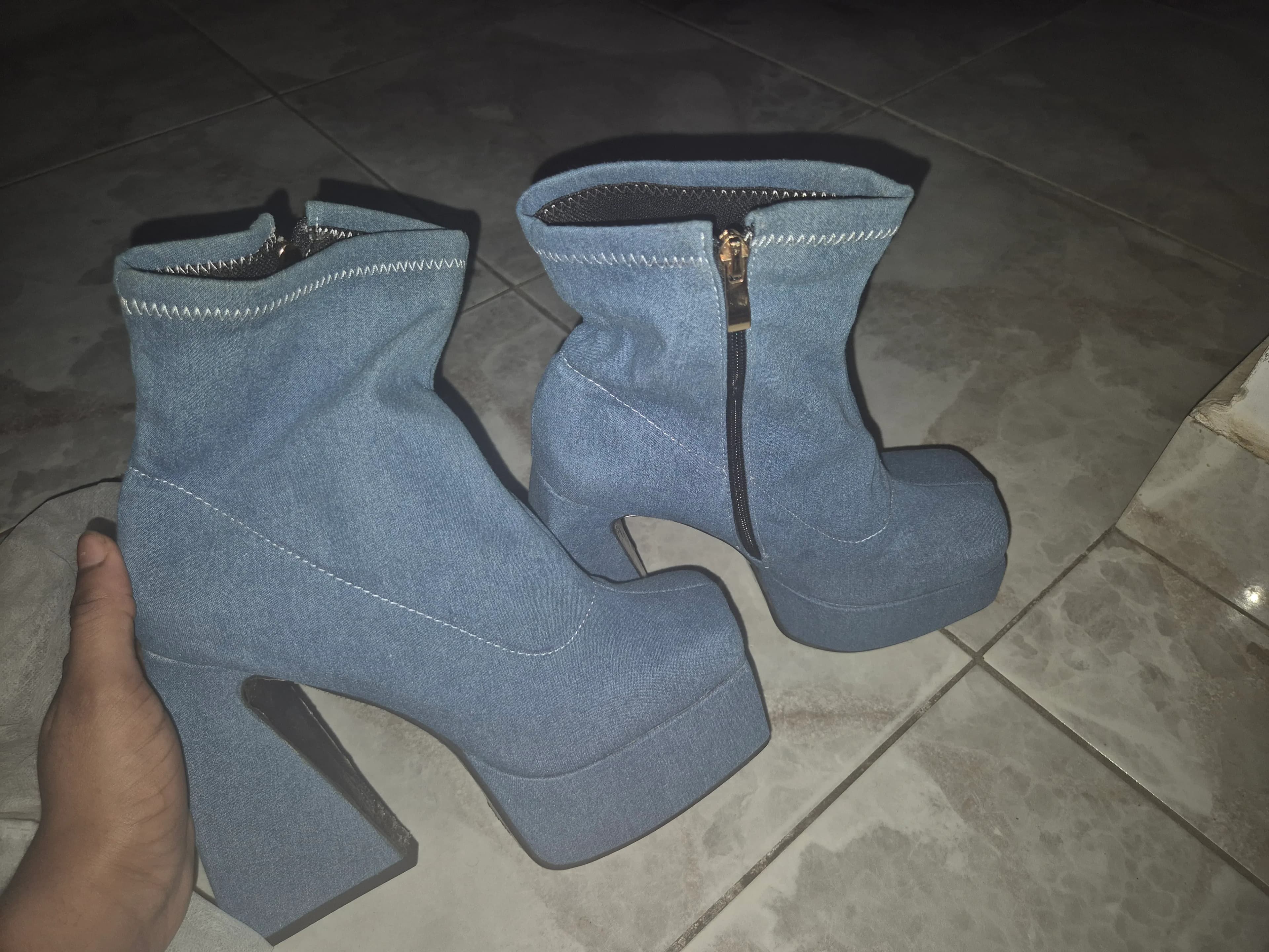 Heel boot